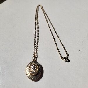 Cameo Oval Locket Necklace Gold Tone Good Vintage Victorian Style
